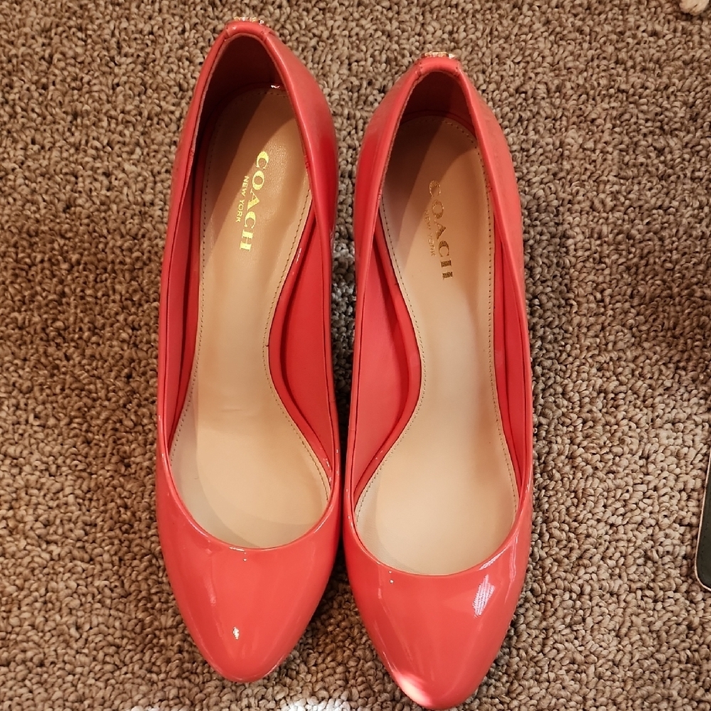 Coach Coral Heels Elegant Design
